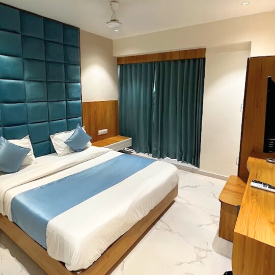 Signature Room at Hotel Hill Park, Ahmedabad