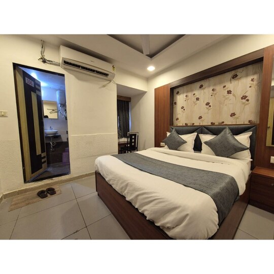 Deluxe A/C at Hotel Anupam, Ahmedabad