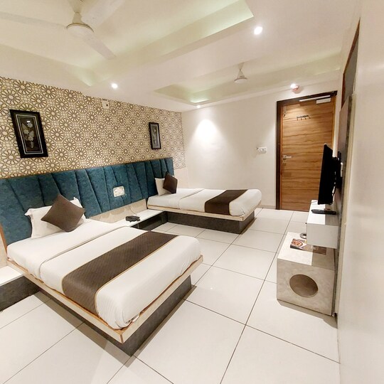 Hotel Sigma Inn — interior 3