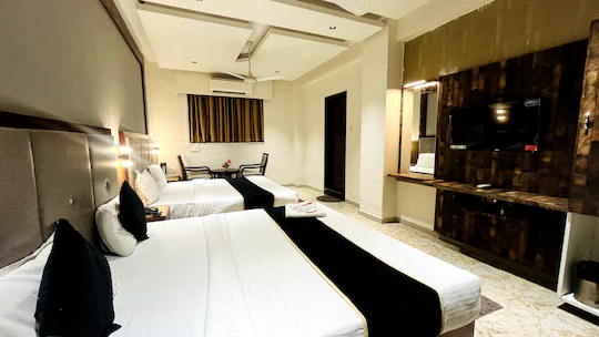 Hotel Shrimad — interior 5