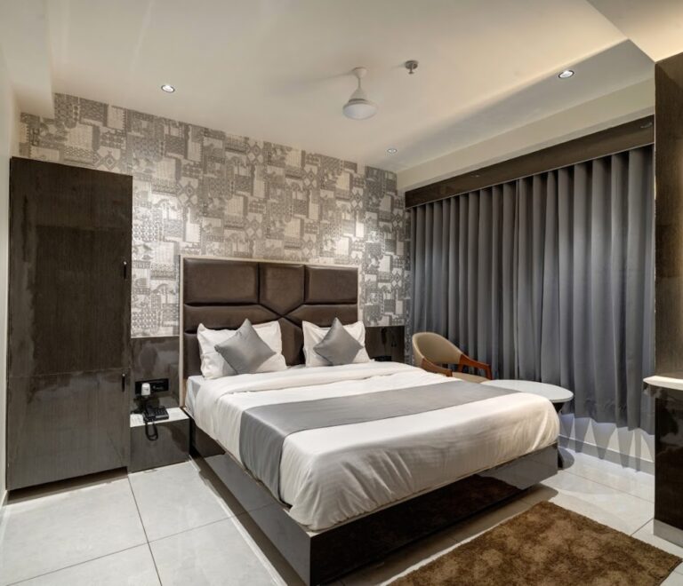 Hotel Shrimad Villa — interior 12