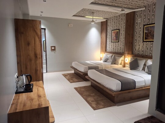 Hotel Hill City — interior 8