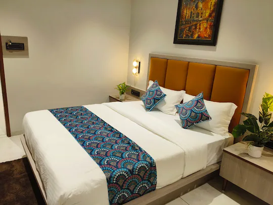 Hotel Sparsh Town — interior 8